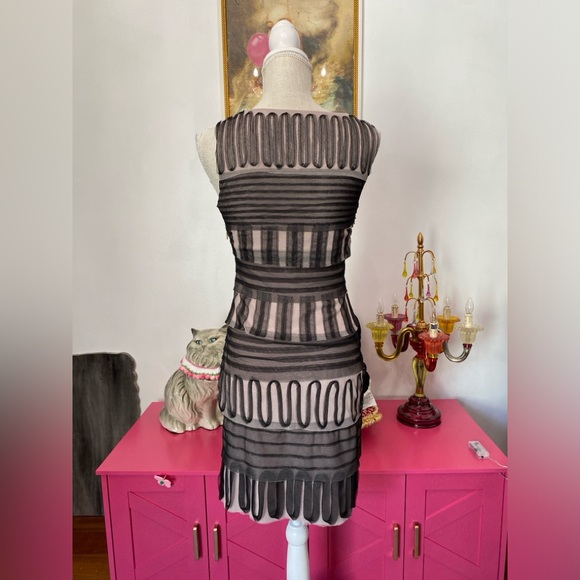 BCBGMAXAZRIA SIZE 2 NUDE BLACK MESH OVERLAY COCKTAIL DRESS RAW HEM HOLIDAY PARTY - Picture 5 of 6